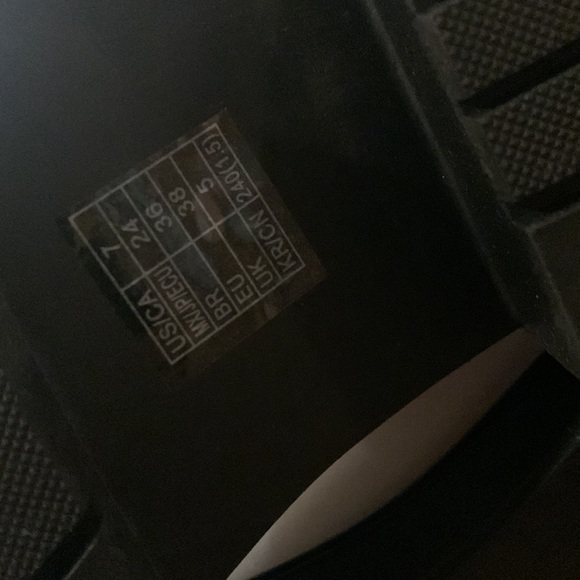 White with black stretch combat boots 7 faux leather forever21 NWOT - Picture 7 of 9